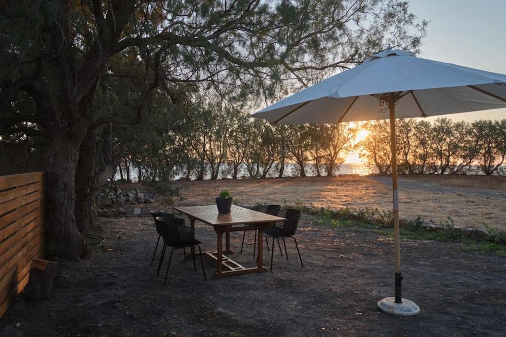 Mekia'S Beach House Livadia  ภายนอก รูปภาพ